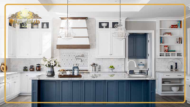 آشپزخانه ای با رنگ بندی کابینت کلاسیک